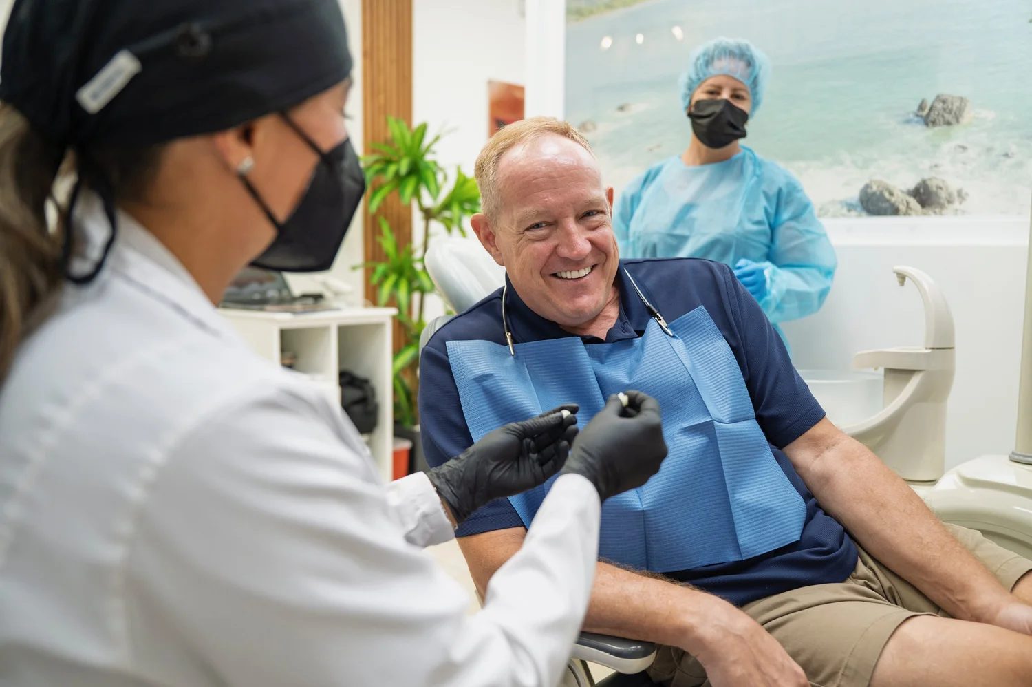 Dentist treating a patient at Armonía Vital Dental Care in Jacó