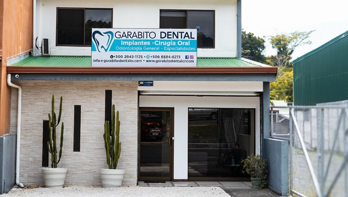 Storefront of Garabito Dental Clinic between Jacó and Herradura, Costa Rica