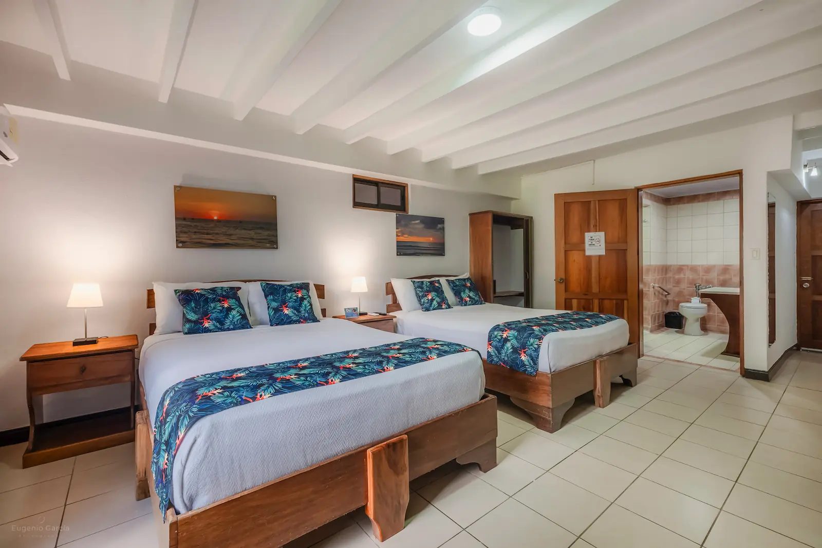 Double queen bedroom with en suite bathroom — Private Resort VIP Wedding Venue Jacó Beach