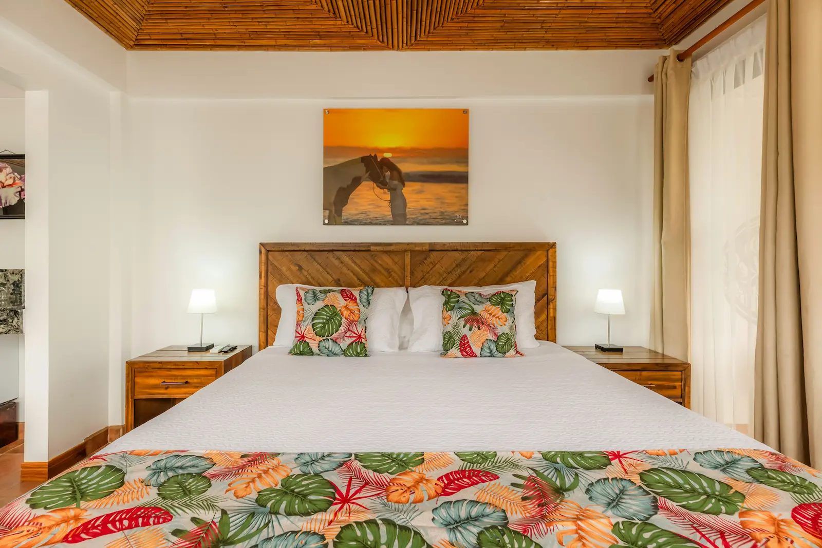 Luxury king suite with bamboo ceiling — Private Resort & Beach Club Jacó Costa Rica