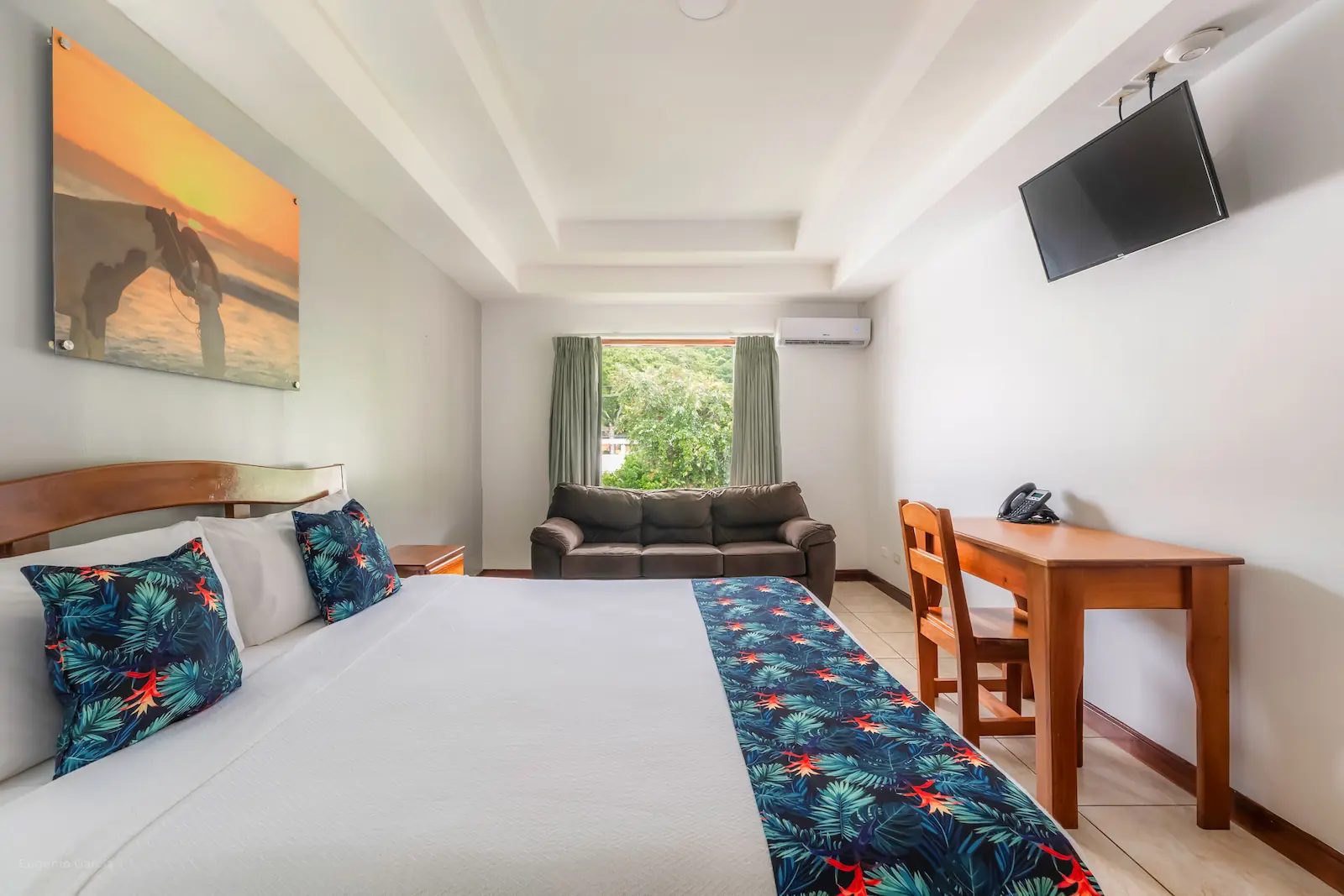 King bedroom with sofa bed — Private Resort Jacó Beach Costa Rica