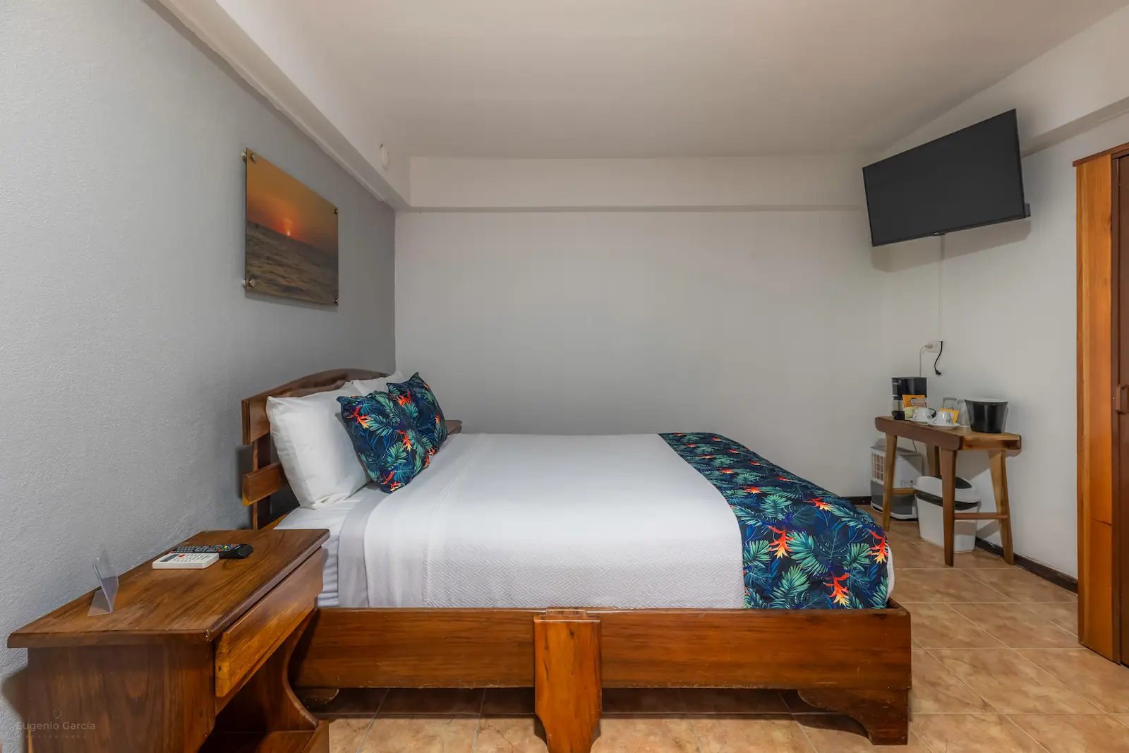 Standard queen bedroom — Private Resort & Beach Club VIP Wedding Venue Jacó