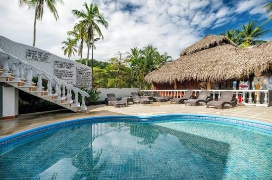 Pool and bar lounge area — Private Resort & Beach Club VIP Wedding Venue Jacó
