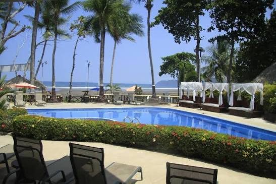 Pool with loungers and ocean view — Private Resort South End Jacó Beach