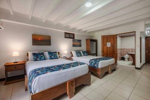 Double queen bedroom with en suite — Private Resort VIP Wedding Venue Jacó Beach