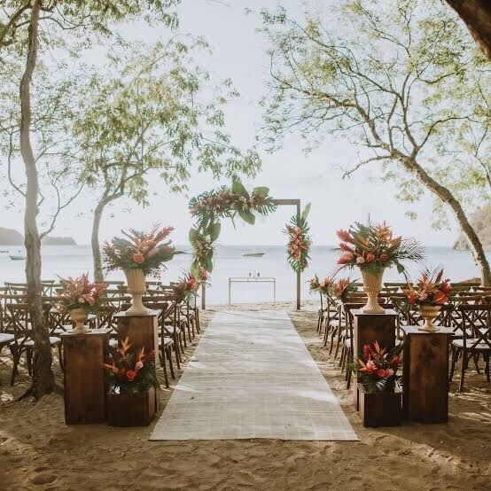 wedding planner Jaco Beach — beach ceremony setup in dry season, best time of year wedding Jacó Costa Rica