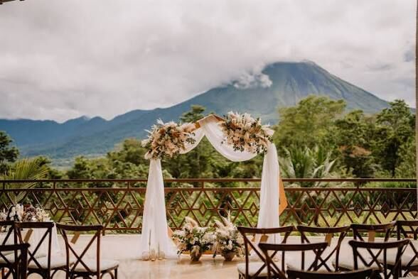 wedding planner Jaco Beach — wedding ceremony arch with tropical mountain backdrop, Costa Rica