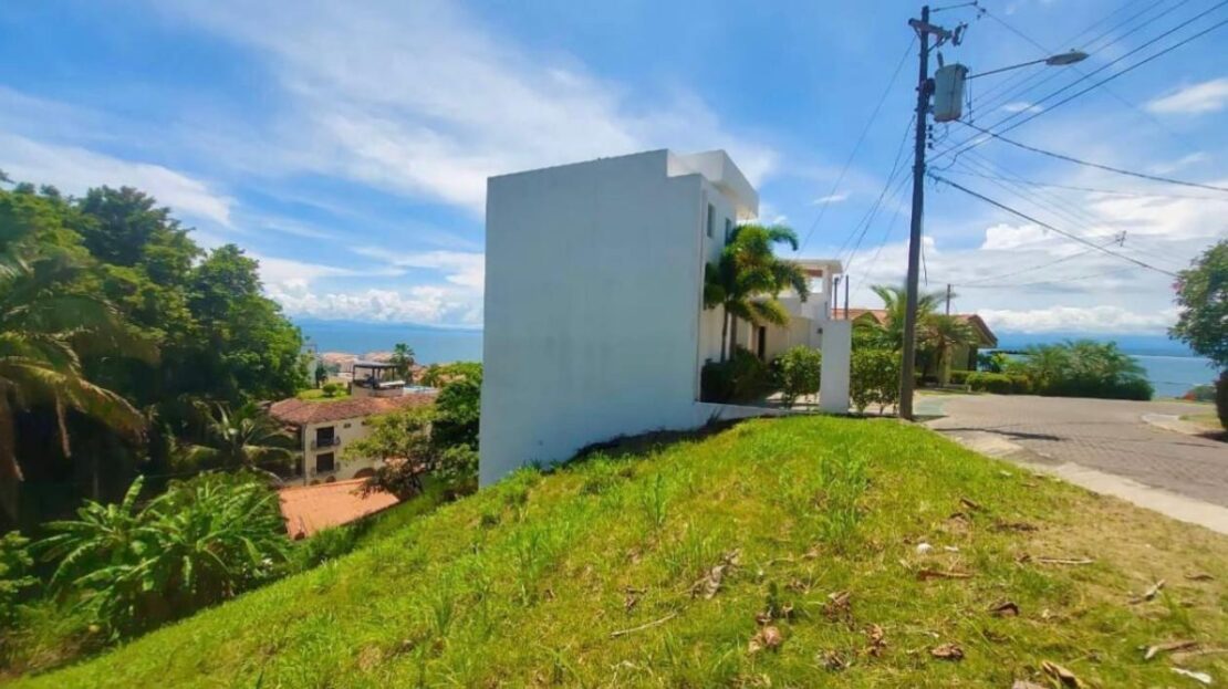 Altos de Leona Mar building lot, Punta Leona near Jaco Beach — gated community, fully titled, Punta Leona real estate