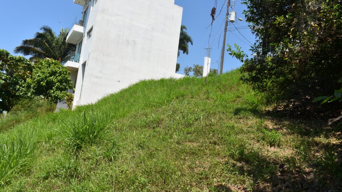 691 m2 elevated lot at Altos de Leona Mar, Punta Leona — panoramic ocean views, real estate Jaco area, best places to buy near Jaco Beach