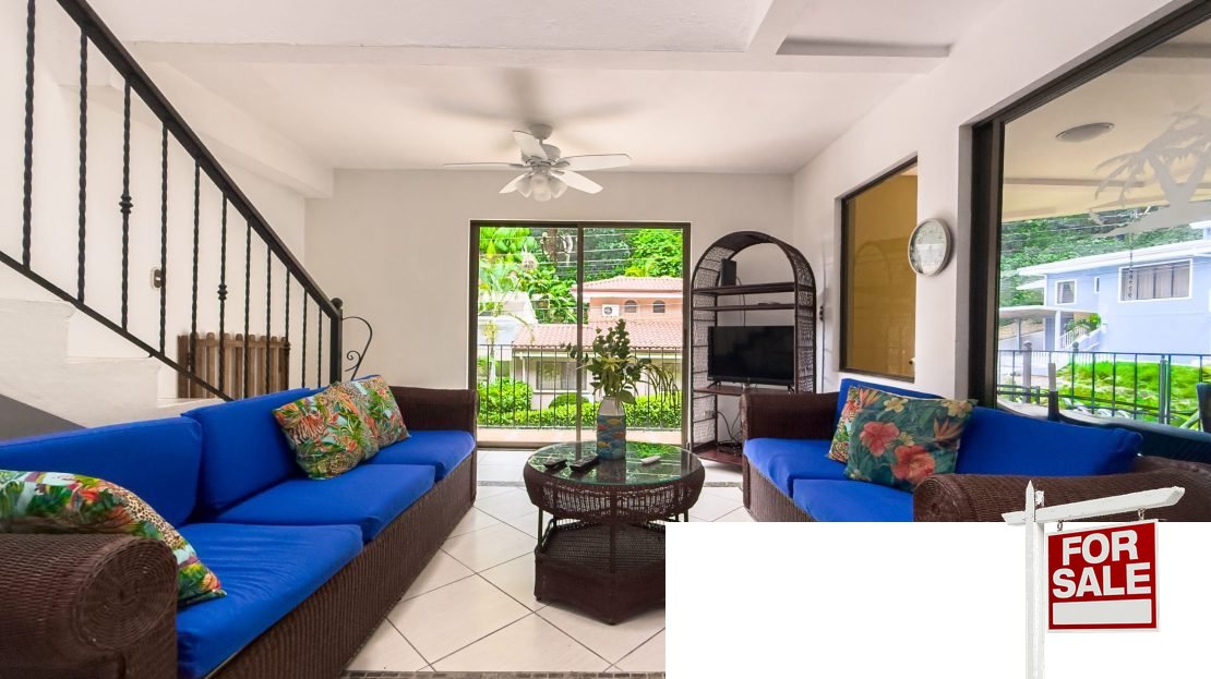 Dining and kitchen area 4-bedroom villa Punta Leona near Jaco Beach — fully furnished, best places to buy near Jaco Beach