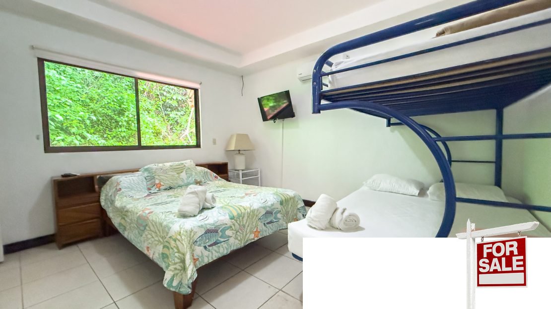 Garden and outdoor area 4-bedroom villa Sotovento Punta Leona — private pool villa for sale near Jaco Beach