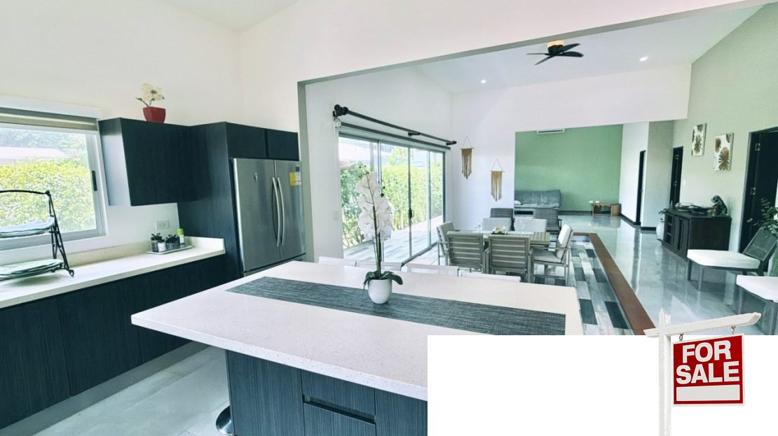 Tropical family home El Bambú Punta Leona near Jaco Beach — 220 m2 fully titled single-level home, best properties near Jaco Beach, Costa Rica