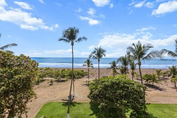 Condo VIP 13 — The Palms 404 beachfront condo in Jacó Beach