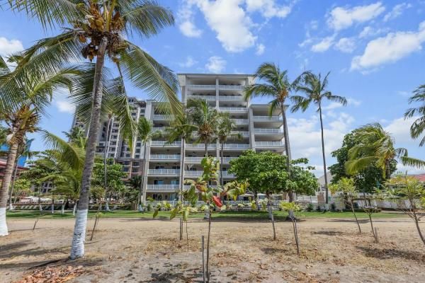 Condo VIP 8 — The Palms Penthouse 1002 beachfront condo in Jacó Beach