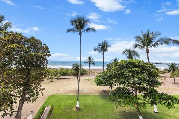 Condo VIP 9 — The Palms 304 beachfront condo in Jacó Beach