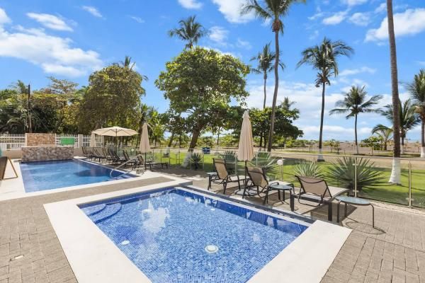 Condo VIP 9 — The Palms 304 beachfront condo in Jacó Beach