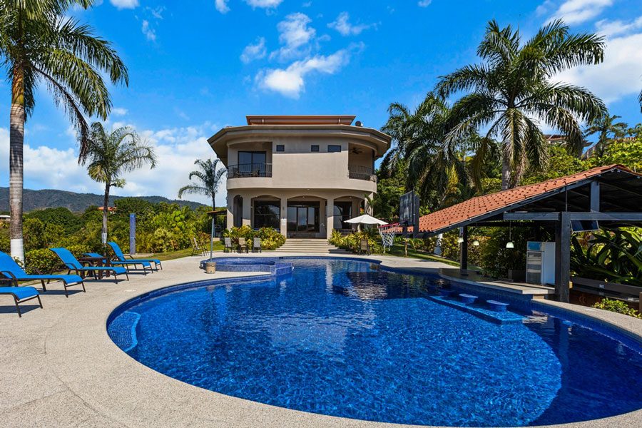 Casa VIP 10 — 10-suite jungle villa in Jacó, luxury suite, pool area or villa grounds