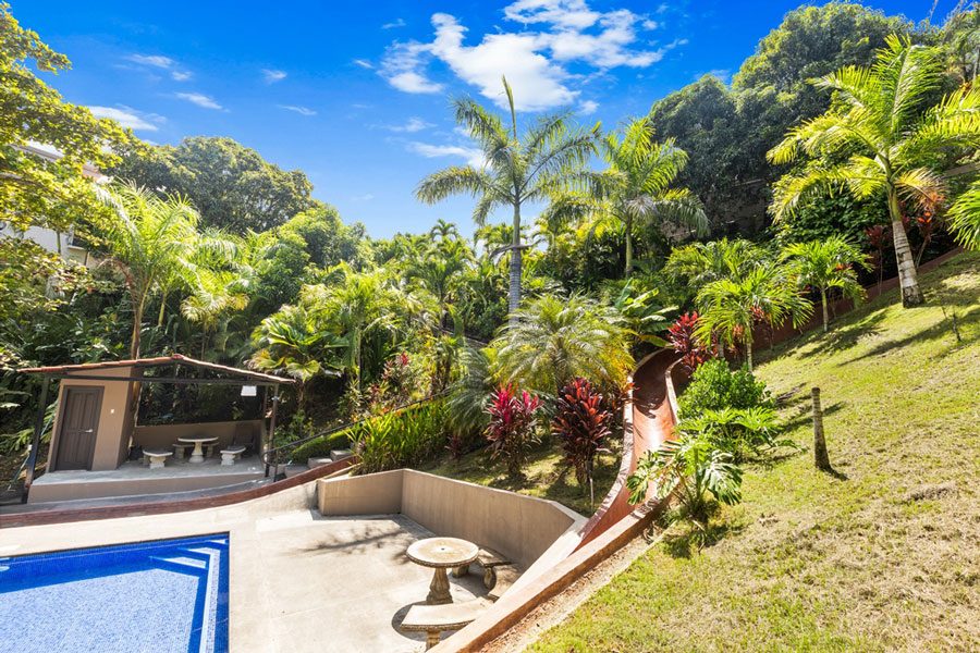 Casa VIP 10 — 10-suite jungle villa in Jacó, luxury suite, pool area or villa grounds