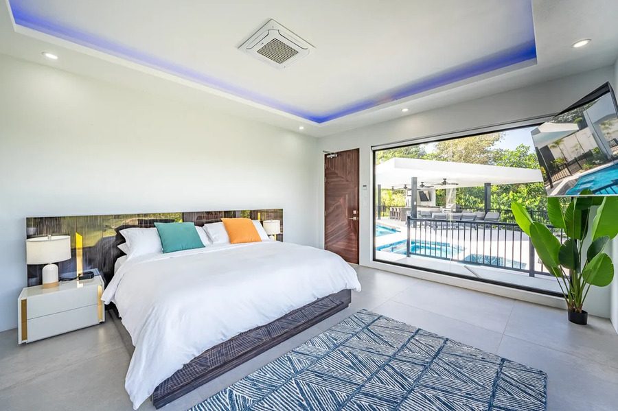 Casa VIP 11 — 7-suite jungle villa in Jacó, luxury suite, pool area or villa grounds