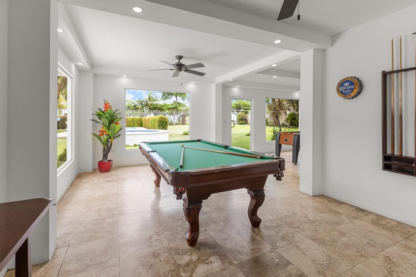Casa VIP 14 — Casa Blanca, 14-bedroom beachfront estate in Jacó, photo 2