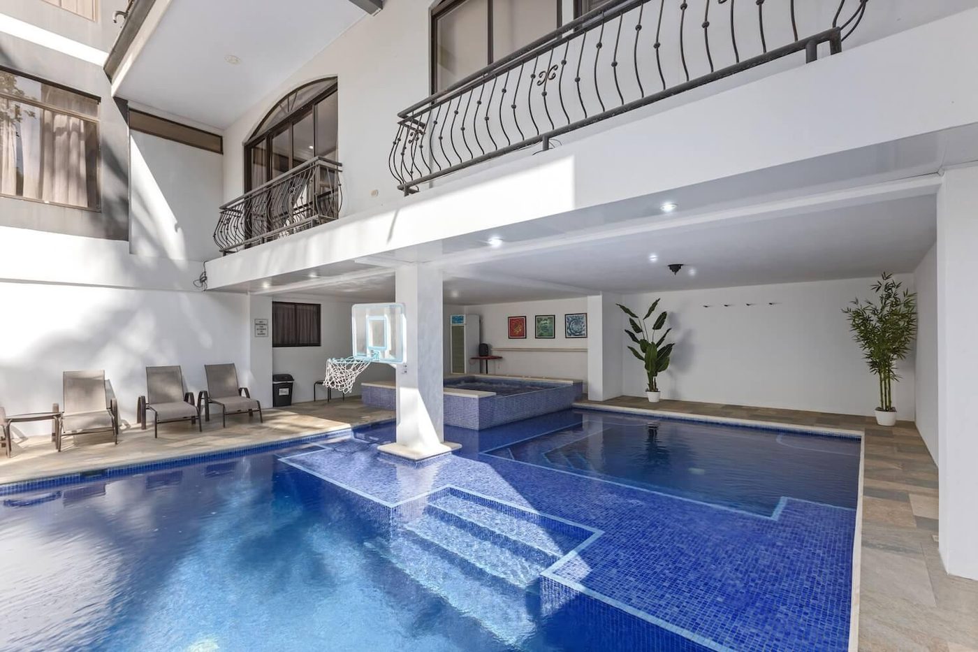 Casa VIP 15 — Pacific Palms, 11-bedroom villa in Jacó, covered pool & villa