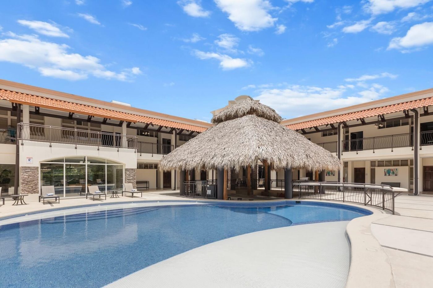 Casa VIP 16 — Rancho de Sueños, 20-bedroom private villa resort in Jacó, resort pool & villa