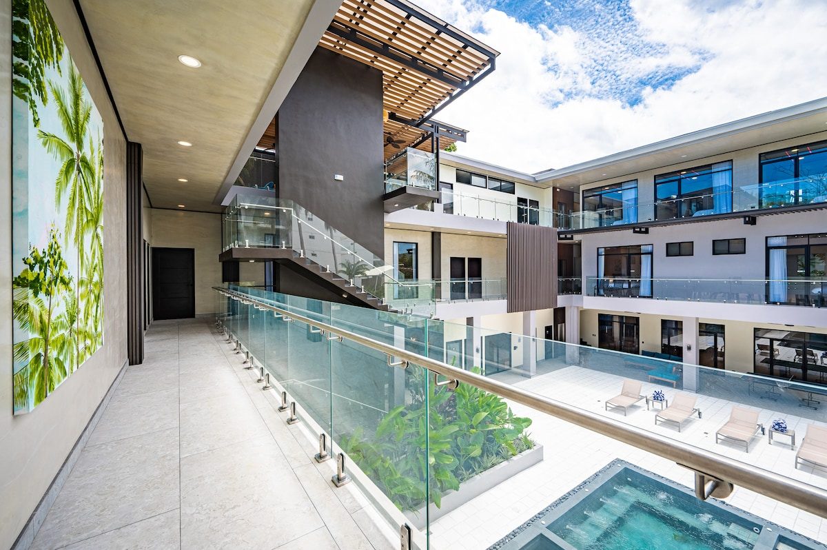 Casa VIP 2 — 15-bedroom beachfront estate in Jacó Beach, pool deck and villa