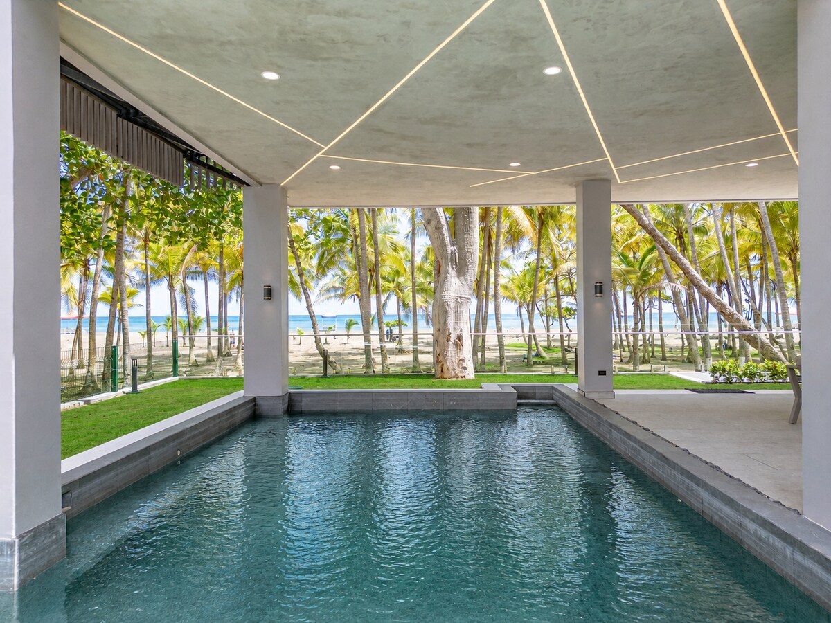 Casa VIP 2 — 15-bedroom beachfront estate in Jacó Beach, covered patio with pool view