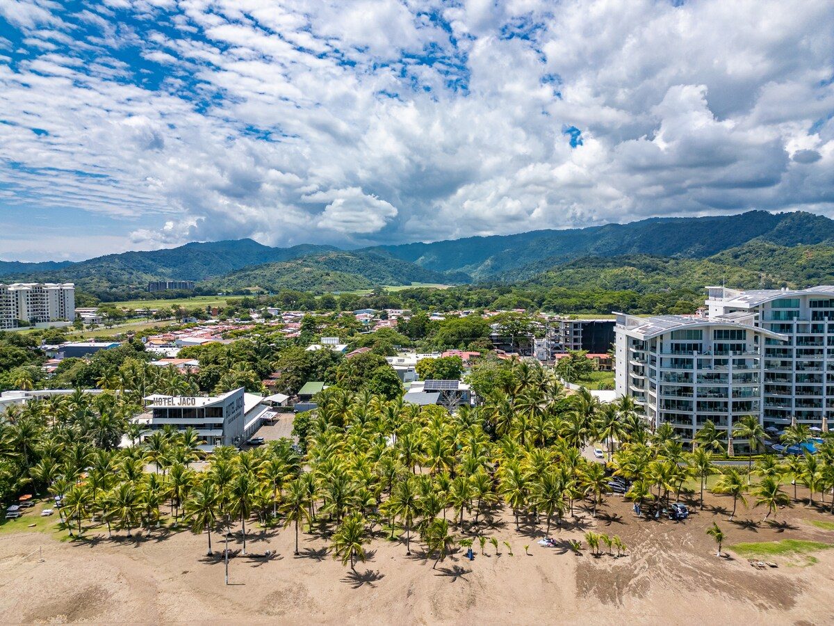 Casa VIP 2 — 15-bedroom beachfront estate in Jacó Beach, rooftop pool and ocean view