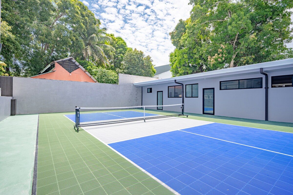 Casa VIP 2 — 15-bedroom beachfront estate in Jacó Beach, pickleball court