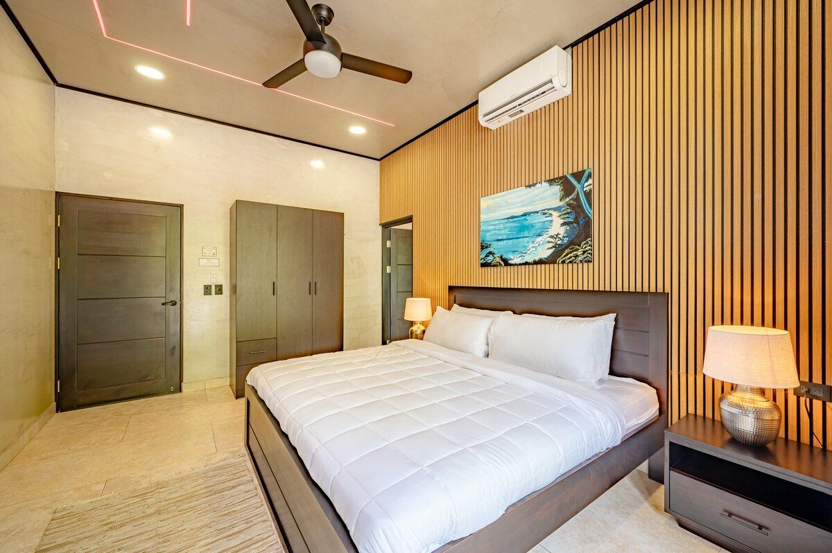 Casa VIP 2 — 15-bedroom beachfront estate in Jacó Beach, oversized bedroom