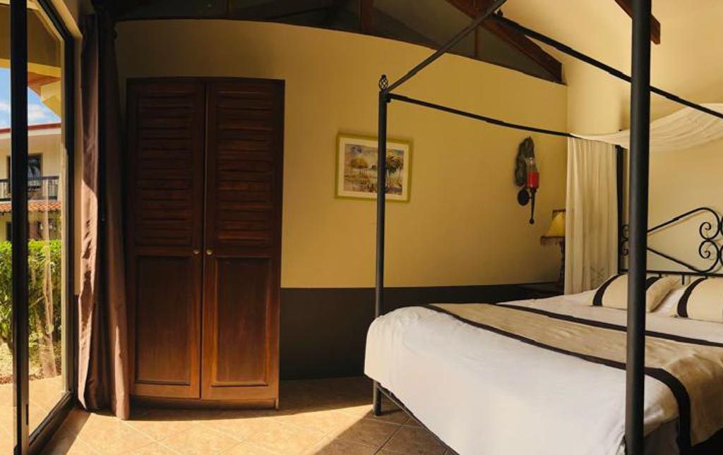 Casa VIP 3 — 7-bedroom villa compound in downtown Jacó Beach, photo 7