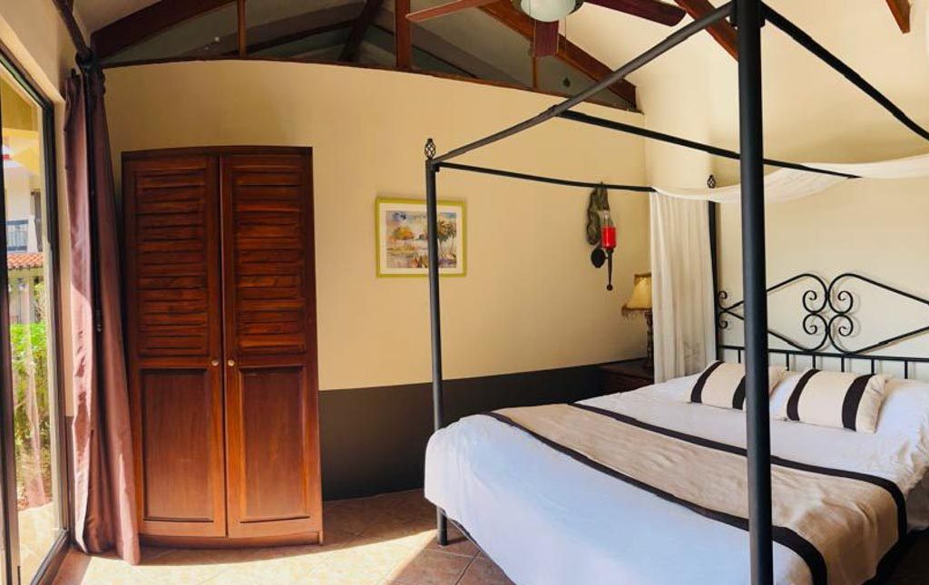 Casa VIP 3 — 7-bedroom villa compound in downtown Jacó Beach, photo 11