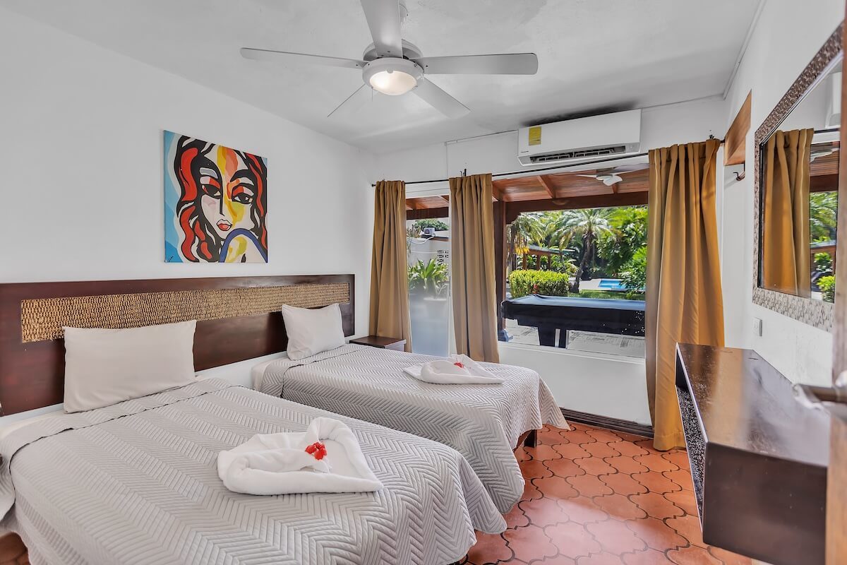 Casa VIP 37 — Casa Cortes beachfront villa, Jacó Beach