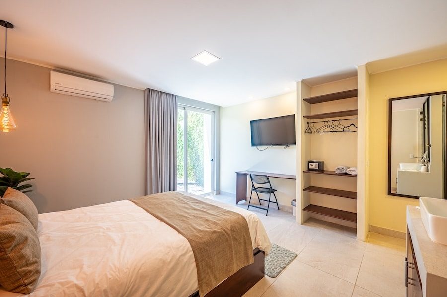 Casa VIP 4 — new modern 8-bedroom luxury villa in downtown Jacó Beach, photo 10