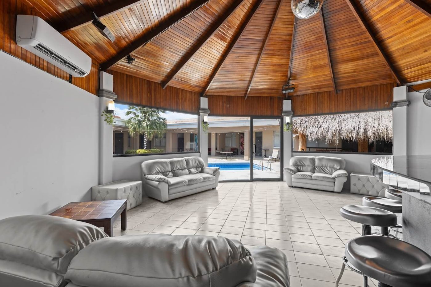 Tropical Paradise villa in Jacó Beach