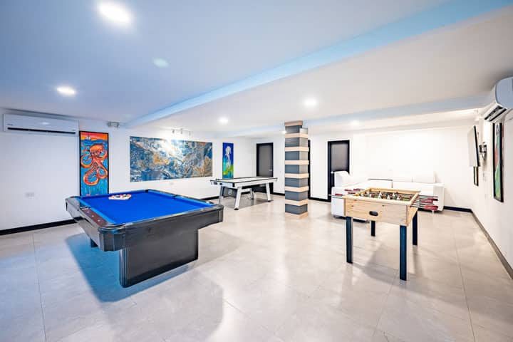 Casa VIP 5 — 13-bedroom beachfront villa in Jacó Beach, dining for the whole group