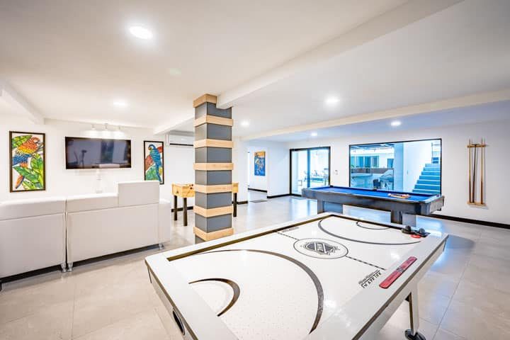 Casa VIP 5 — 13-bedroom beachfront villa in Jacó Beach, master suite