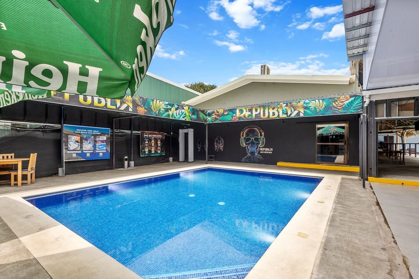 Republik Hotel in Jacó Beach