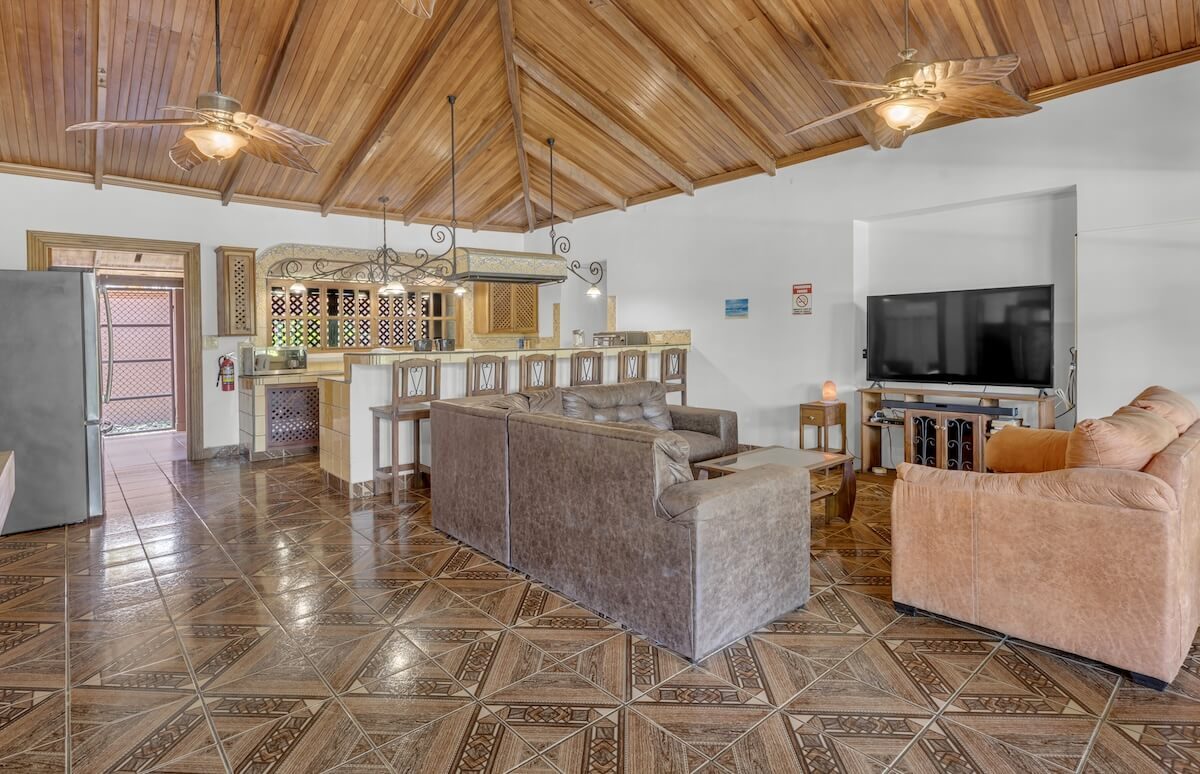 Casa Cinco in Jacó Beach