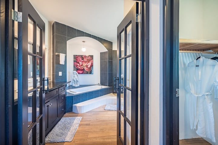 Casa VIP 6 — 11-bedroom beachfront villa in Jacó Beach, comfortable guest bedroom