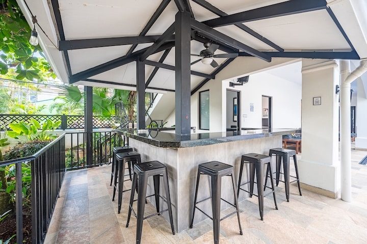 Casa VIP 6 — 11-bedroom beachfront villa in Jacó Beach, outdoor bar overlooking the beach