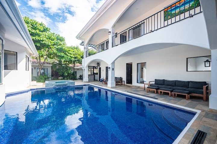 Casa VIP 6 — 11-bedroom beachfront villa in Jacó Beach, indoor pool lounge