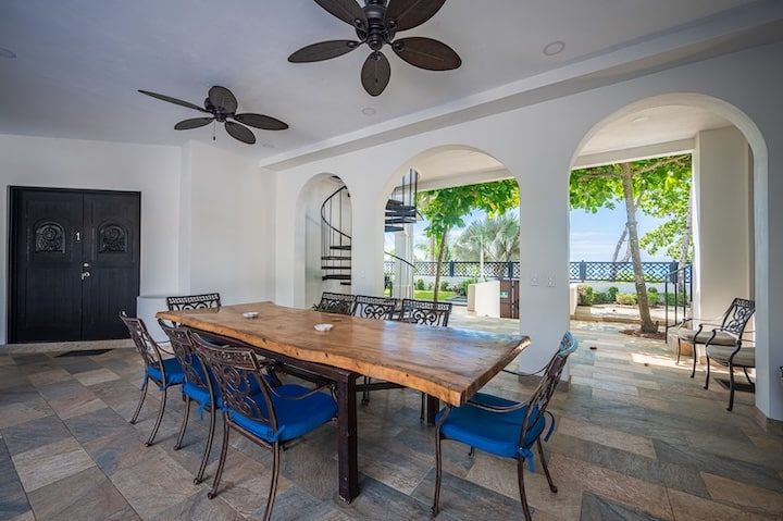 Casa VIP 6 — 11-bedroom beachfront villa in Jacó Beach, indoor dining for the group