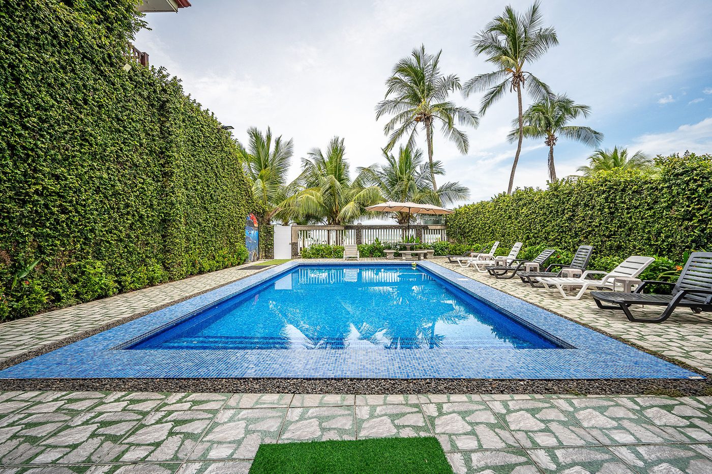 Casa VIP 61 — Casa Dulce Grande beachfront estate on Jacó Beach