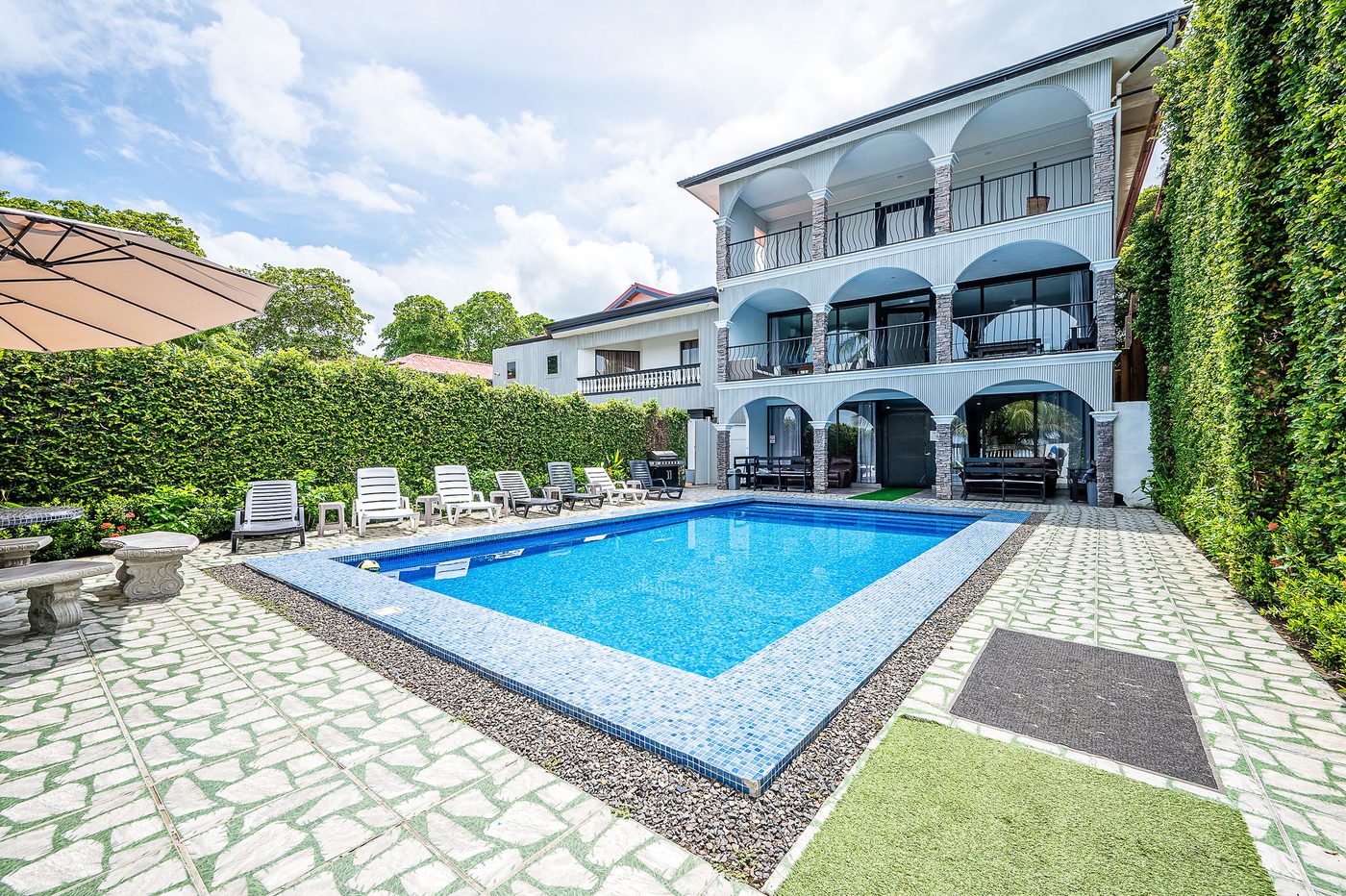 Casa VIP 61 — Casa Dulce Grande beachfront estate on Jacó Beach