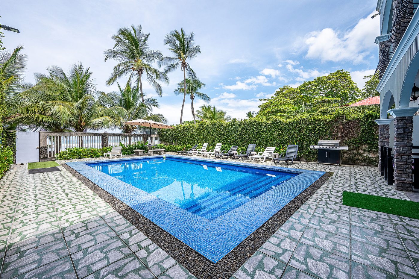 Casa VIP 61 — Casa Dulce Grande beachfront estate on Jacó Beach