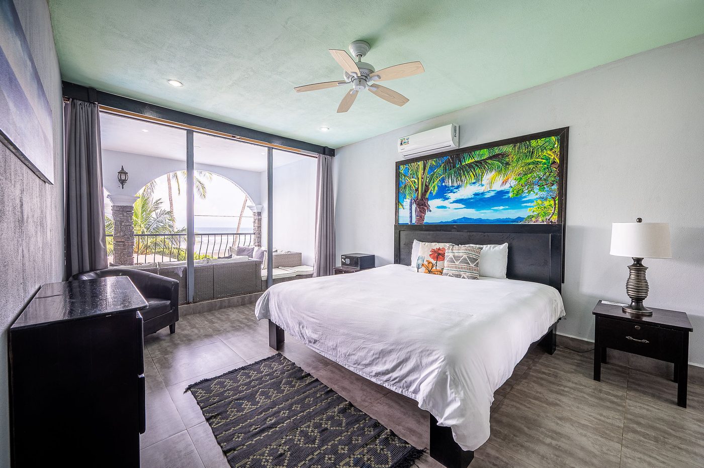 Casa VIP 61 — Casa Dulce Grande beachfront estate on Jacó Beach