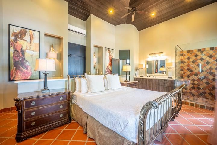 Casa VIP 7 — 9-bedroom beachfront villa in Jacó Beach, living room with tropical courtyard views