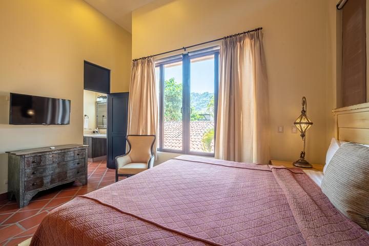 Casa VIP 7 — 9-bedroom beachfront villa in Jacó Beach, comfortable guest suite